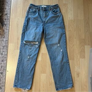 Abercrombie & Fitch The 90s Straight Ultra High Rise Distressed Medium Wash